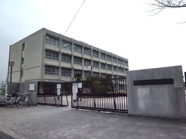Junior high school. Hirakata Municipal Nagisanishi junior high school (junior high school) up to 541m