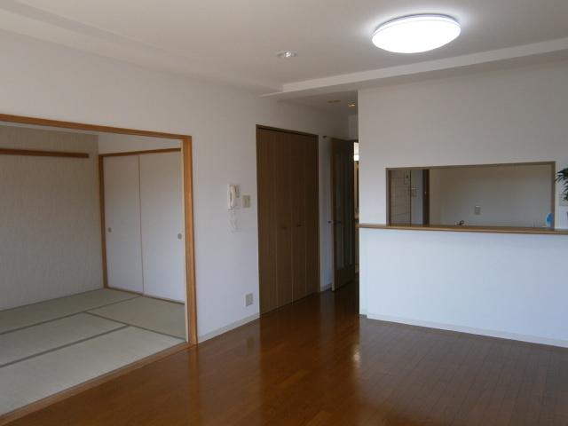 Living. LDK 14.2 Pledge Japanese-style room is spacious it can be used in more than 20 Pledge After you open in 6 Pledge