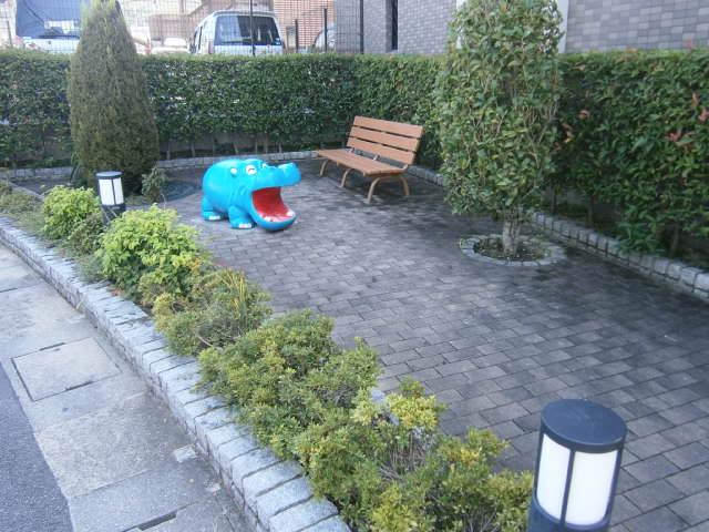 Other common areas. Bench that was used a short space next to the apartment