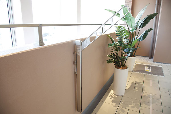 balcony ・ terrace ・ Private garden.  [Clothes drying place hardware] Types that you can adjust the position of the bar in accordance with the size of the ones hanging out. When not in use, you can keep gone folded (same specifications)