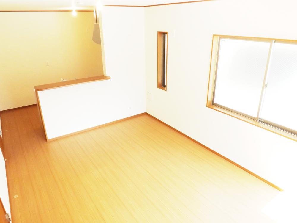 Same specifications photos (living). Same specifications photos (appearance)