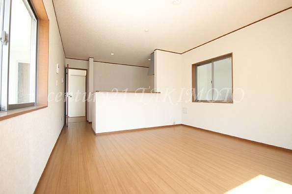 Same specifications photos (living). Open-minded LDK space