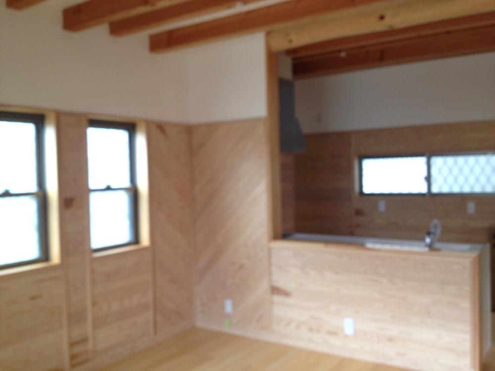 Living. With floor heating cosmetic Beams ・ Solid material of the wall ・ It is living that piece wrapped in warmth of Yukagi.