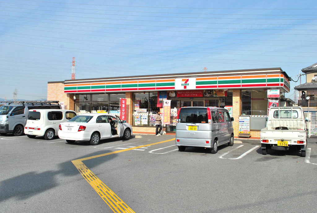 Convenience store. Seven-Eleven Hirakata Nishimakino store up (convenience store) 830m