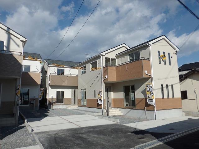 Local appearance photo. 10-year ground security and 10 years to the important part guarantee system such as the peace of mind of the system of the building