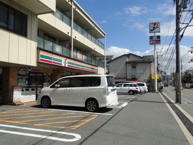 Convenience store. Seven-Eleven Hirakata Yamanoue 2-chome up (convenience store) 447m