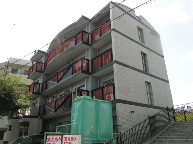 Building appearance. Here is the veranda side. 