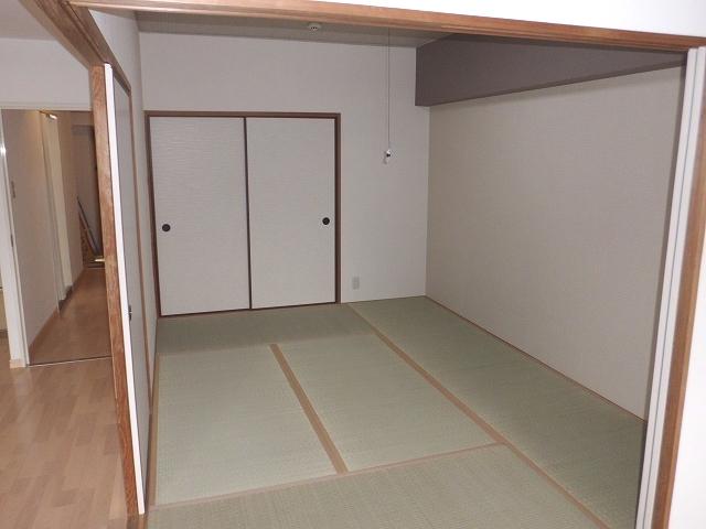 Other introspection. Japanese-style room also clean