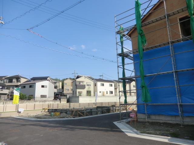 Local photos, including front road. Local image