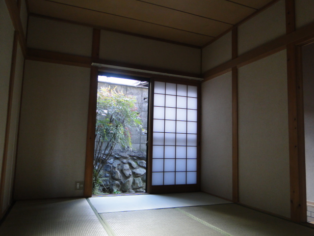 Living and room. Tatami rooms are calm somehow! 