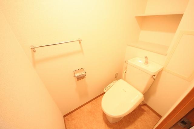 Toilet. Indoor (10 May 2013) Shooting