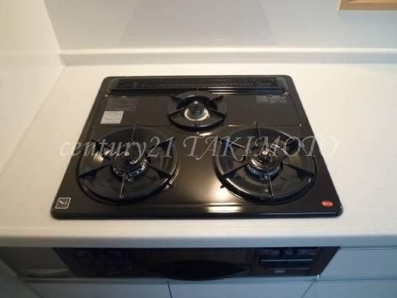 Kitchen. Your easy-care gas stove. 3-necked stove.