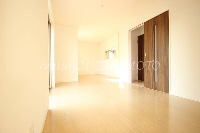 Living. Also enjoy dishes daily in a three-necked stove