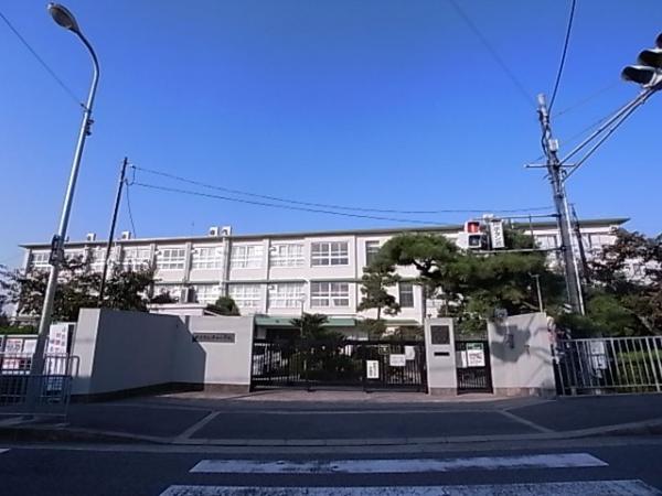 Primary school. 1200m to Tsuda Elementary School