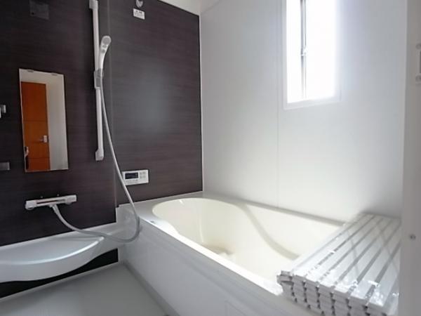 Same specifications photo (bathroom). Comfortable bath time with the bathroom heating dryer