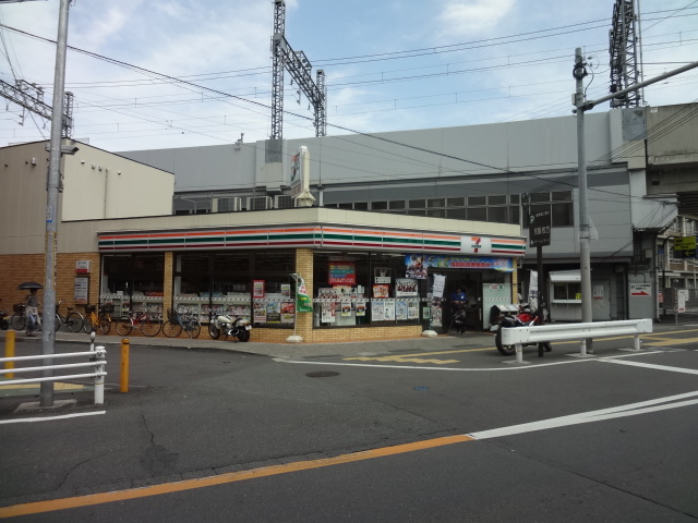 Convenience store. Seven-Eleven Hirakata Station East store up (convenience store) 270m