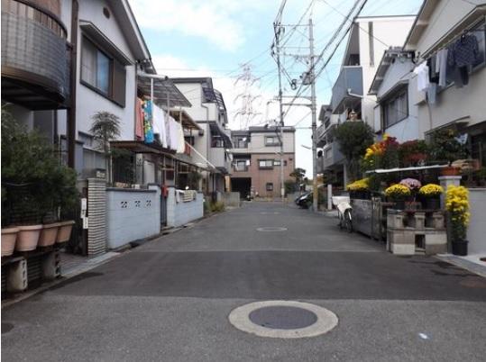 Local photos, including front road. Local (11 May 2013) Shooting