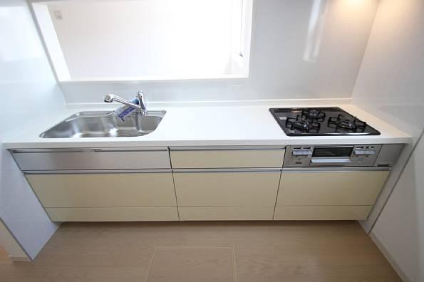 Same specifications photo (kitchen). Cooking space is also widely easy to use!