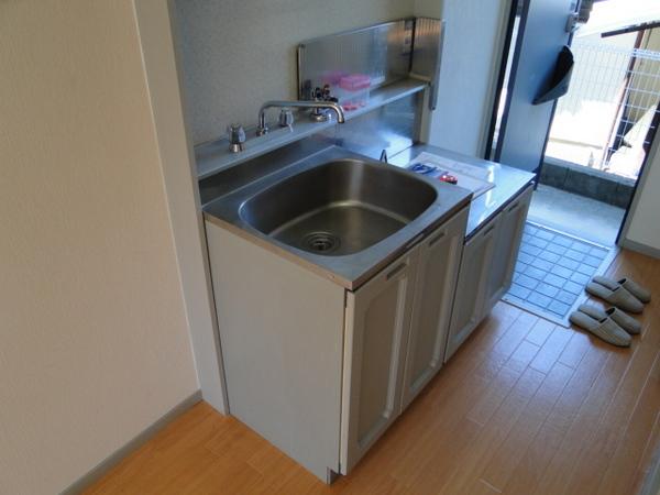 Kitchen. Two-burner gas stove can be installed in the kitchen