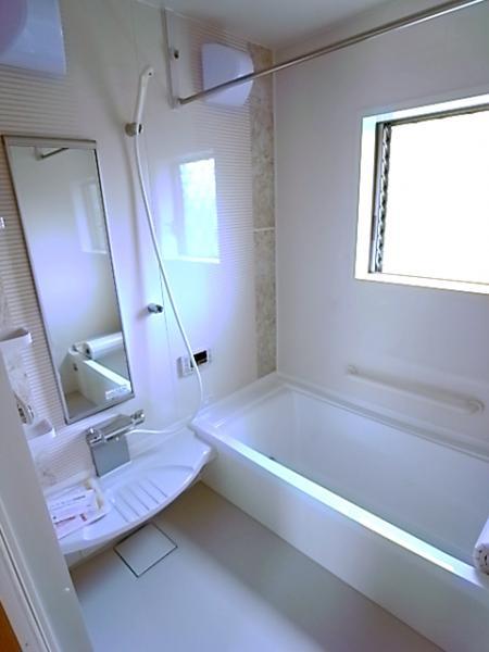 Same specifications photo (bathroom). Full of clean spacious bathroom