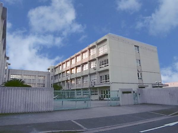 Junior high school. Nagaonishi 1313m until junior high school