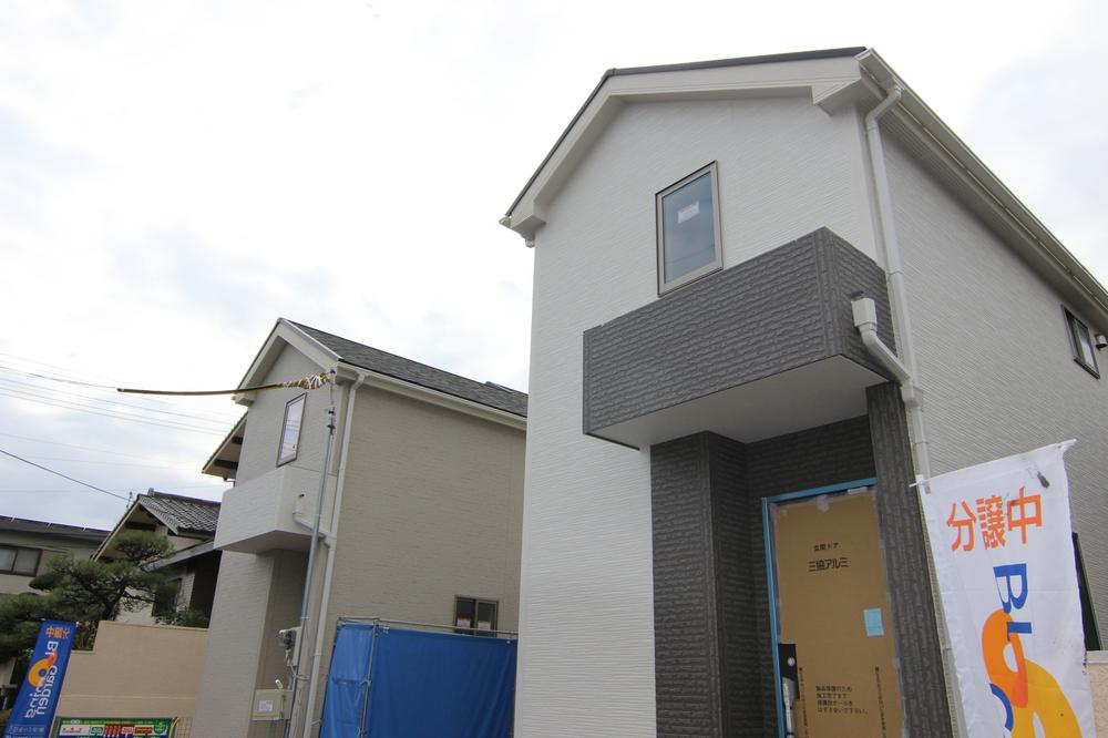 Local appearance photo. Local (12 May 2013) Shooting