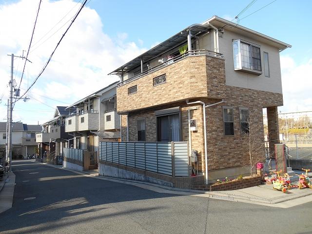 Local photos, including front road. Attached to the southeast of the corner lot, Day good. South-facing balcony is dry may be laundry. The surroundings are well-equipped city skyline. Since not many traffic, It is safe for small children. 