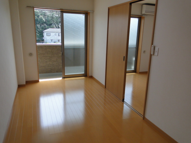 Living and room. Bright LDK ・  ・  ・ Leave a comfortable life! 