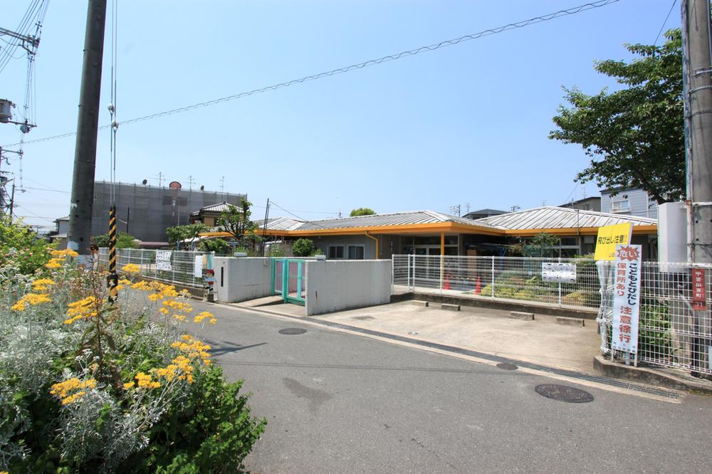kindergarten ・ Nursery. Hirakata 380m a 5-minute walk from the Tateyama field nursery. Also you can drop off and pick up easily when luggage of nursery often. Happy closeness for the busy mom and dad. Let's play fun and made lots of friends