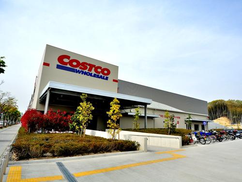 Shopping centre. 2400m to Costco Wholesale Kyoto Yawata warehouse store