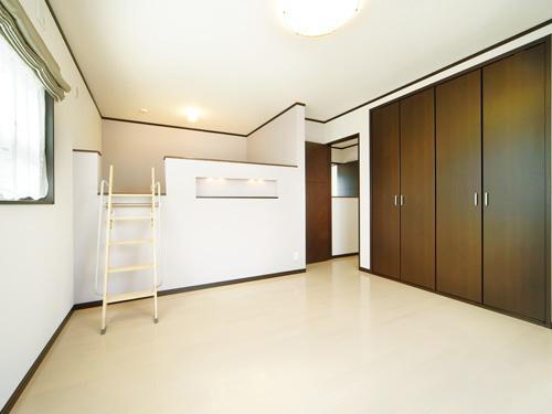 Non-living room. Loft space