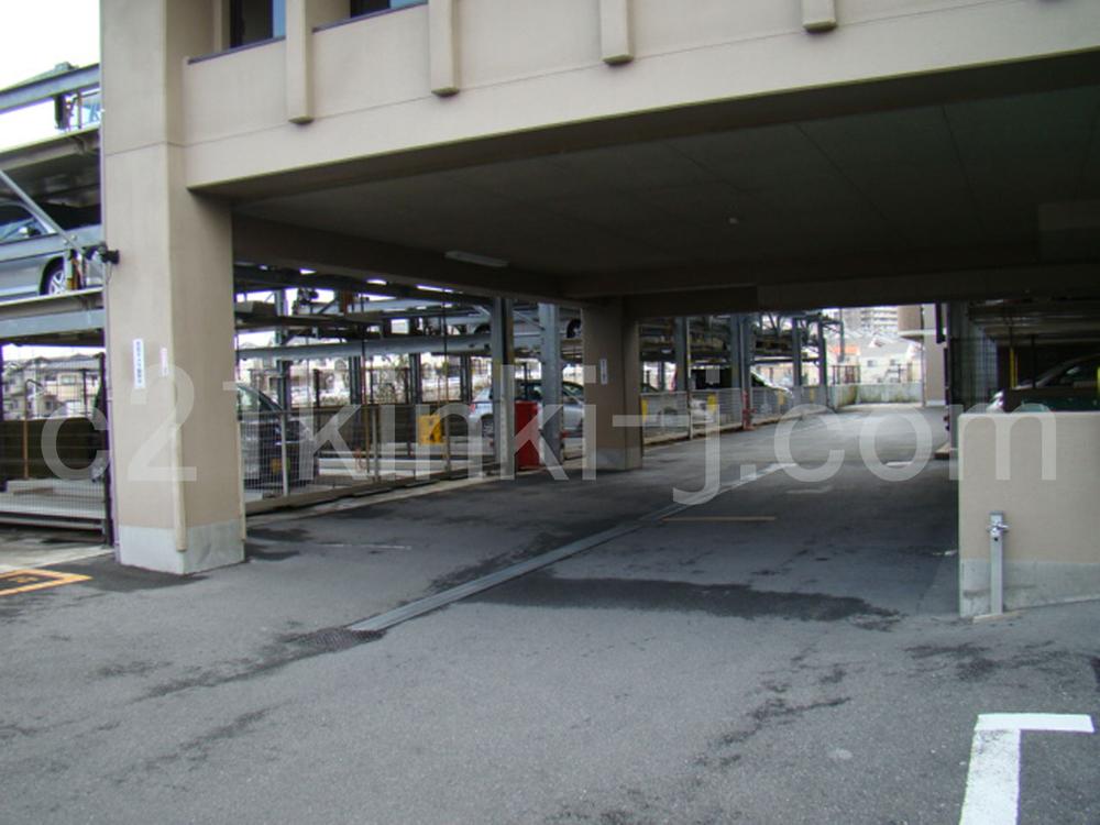 Parking lot. Parking Partial!