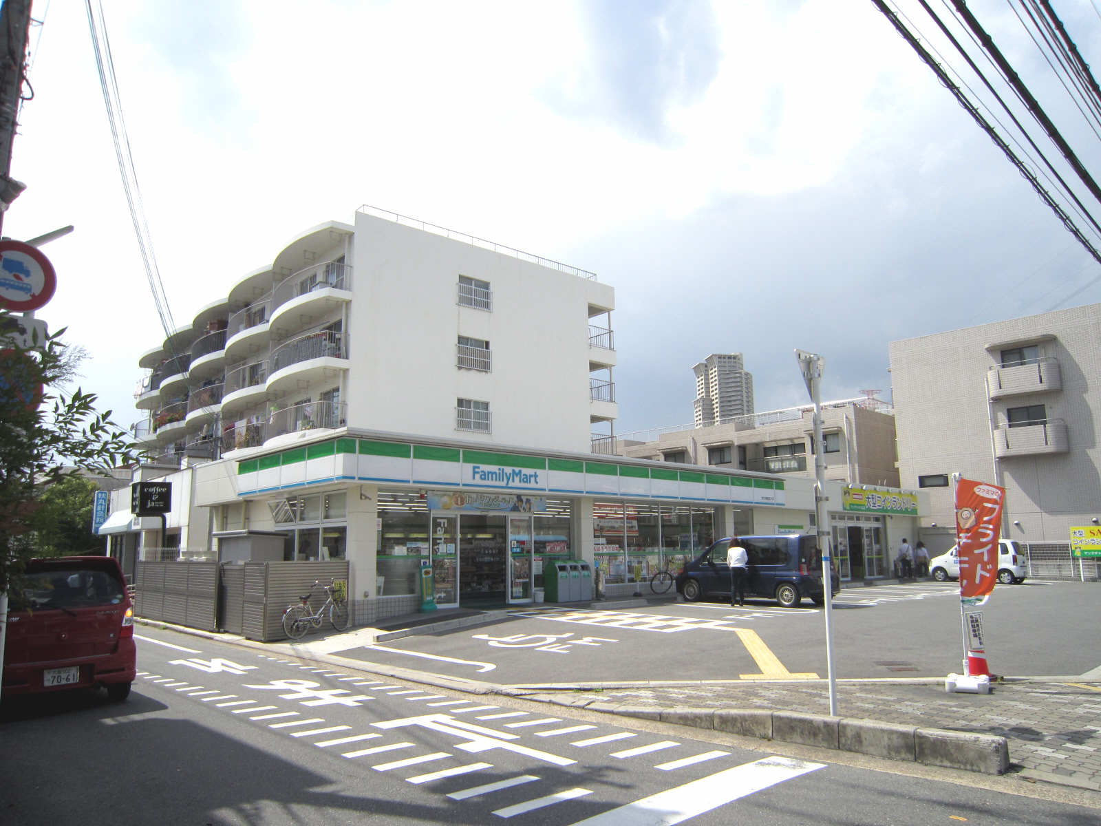 Convenience store. FamilyMart Hirakata Kuzuhanamiki store up (convenience store) 264m