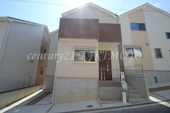 Local appearance photo. It attaches shutter shutters on the first floor! Screen door is also standard!