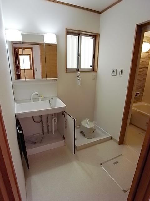 Same specifications photos (Other introspection). Same specifications washbasin