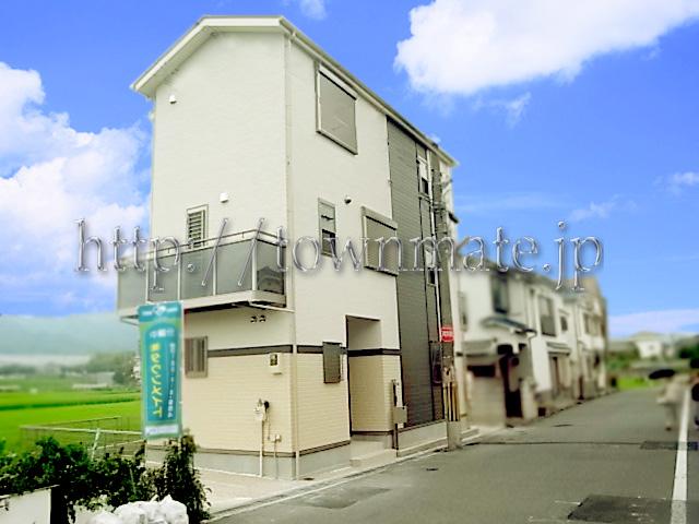 Local appearance photo. Bright and clean appearance