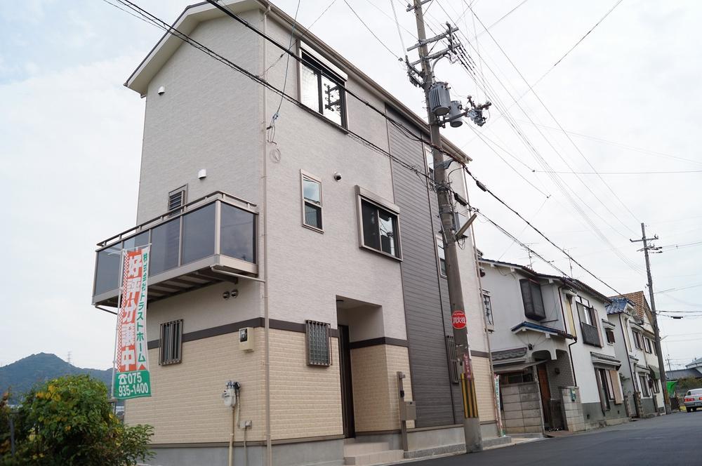 Local appearance photo. Local photos (appearance) limit 1 House sunny! Parking 2 cars!