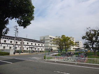 Hospital. Hirakata Oyakesumi 1570m to the hospital (hospital)