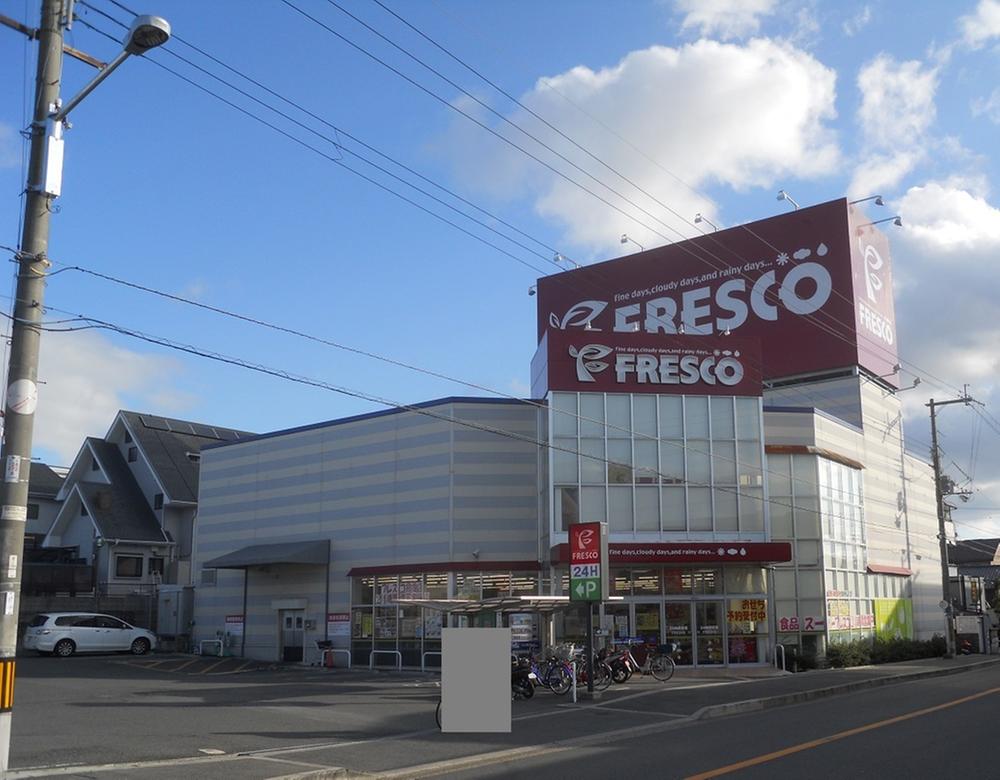 Supermarket. Until fresco 800m