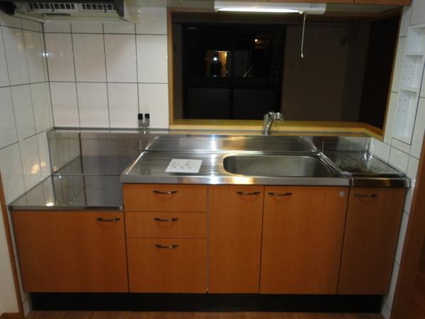 Kitchen. 2-neck is a gas stove can be installed in the kitchen