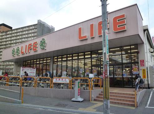 Supermarket. 1195m to life Makino store (Super)