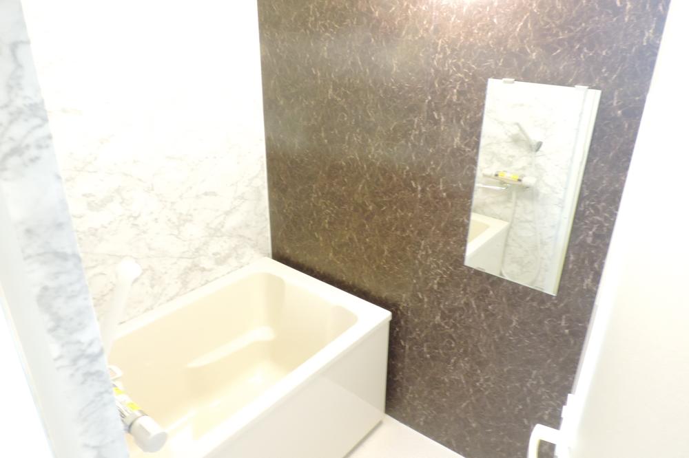 Bathroom. Indoor (12 May 2013) Shooting