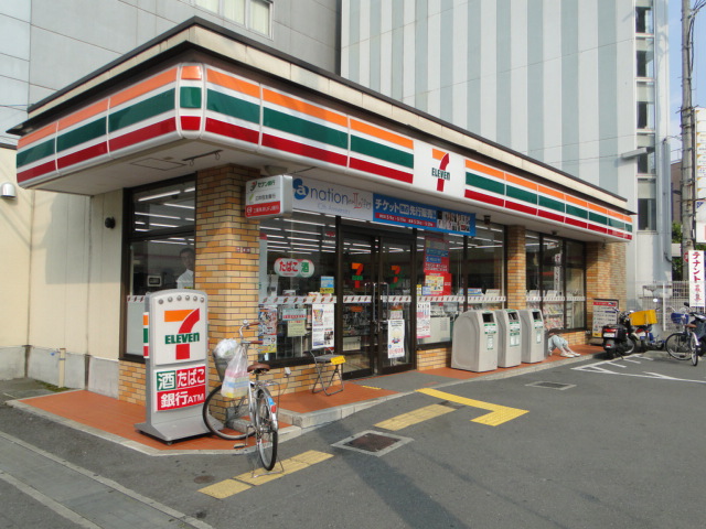 Convenience store. Seven-Eleven Hirakata Station East store up (convenience store) 696m