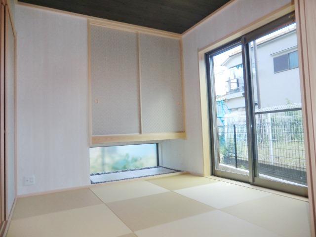 Other introspection. Japanese-style space of relaxation there is a snow viewing window
