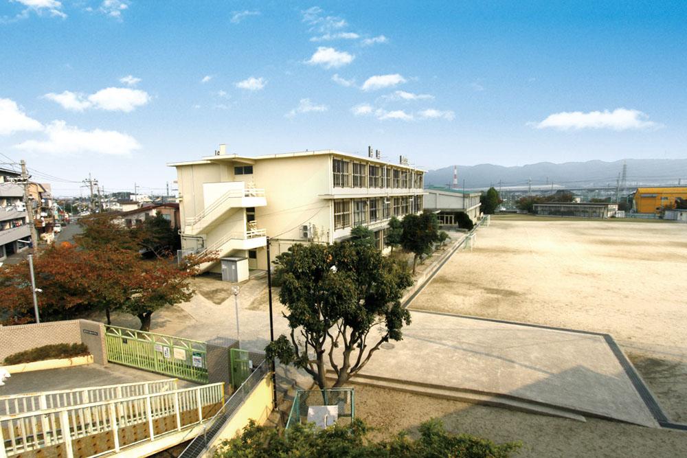 Primary school. 510m to Kasuga Elementary School