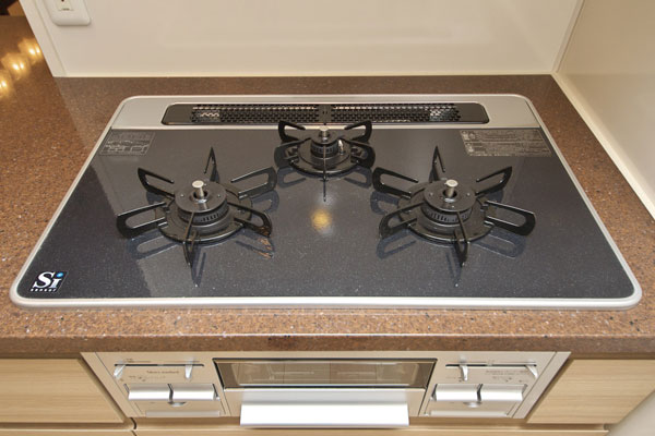 Kitchen.  [Hyper-glass coat top stove] Excellent design and durability, Adopting the glass top 3-burner stove. Daily cleaning and is easy to clean (same specifications)