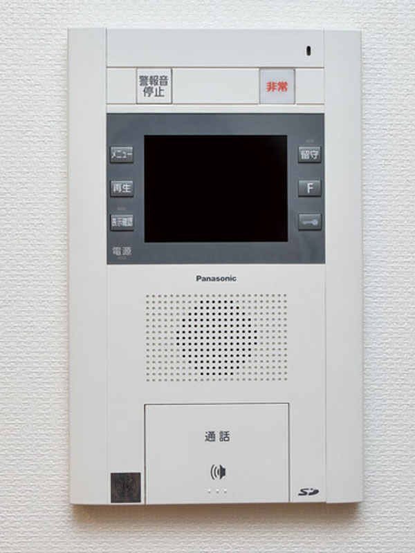 Security.  [Intercom with color monitor] Since the visitors after checking with the video and audio make the unlocking of the auto-lock system, You can prevent the invasion of a suspicious person in the building (same specifications)