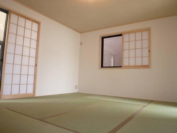 Non-living room. Is a Japanese-style room of an inner shoji with.