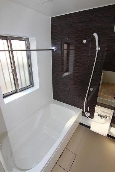 Bathroom.  ◆ 1 Building bathroom ◆ Floor surface safety slip in the unevenness of the micro! Since there is no deep groove, Because the floor is difficult to accumulate dry easy dirt, Cleaning is also happy to!