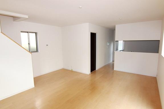 Living.  ◆ 1 Building Living ◆ In adopting the popularity of living in stairs, We are living the conversation is born gather natural family!